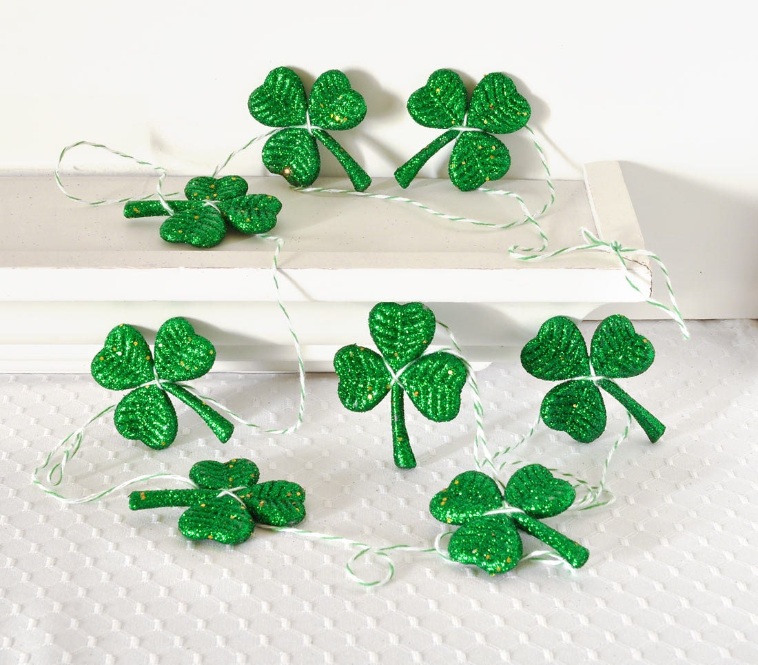 Irish Man Cave Garland Wall Decor Shamrock Clover Party Green Glitter Home Decoration for Pubs and Birthdays or Weddings - 5 feet