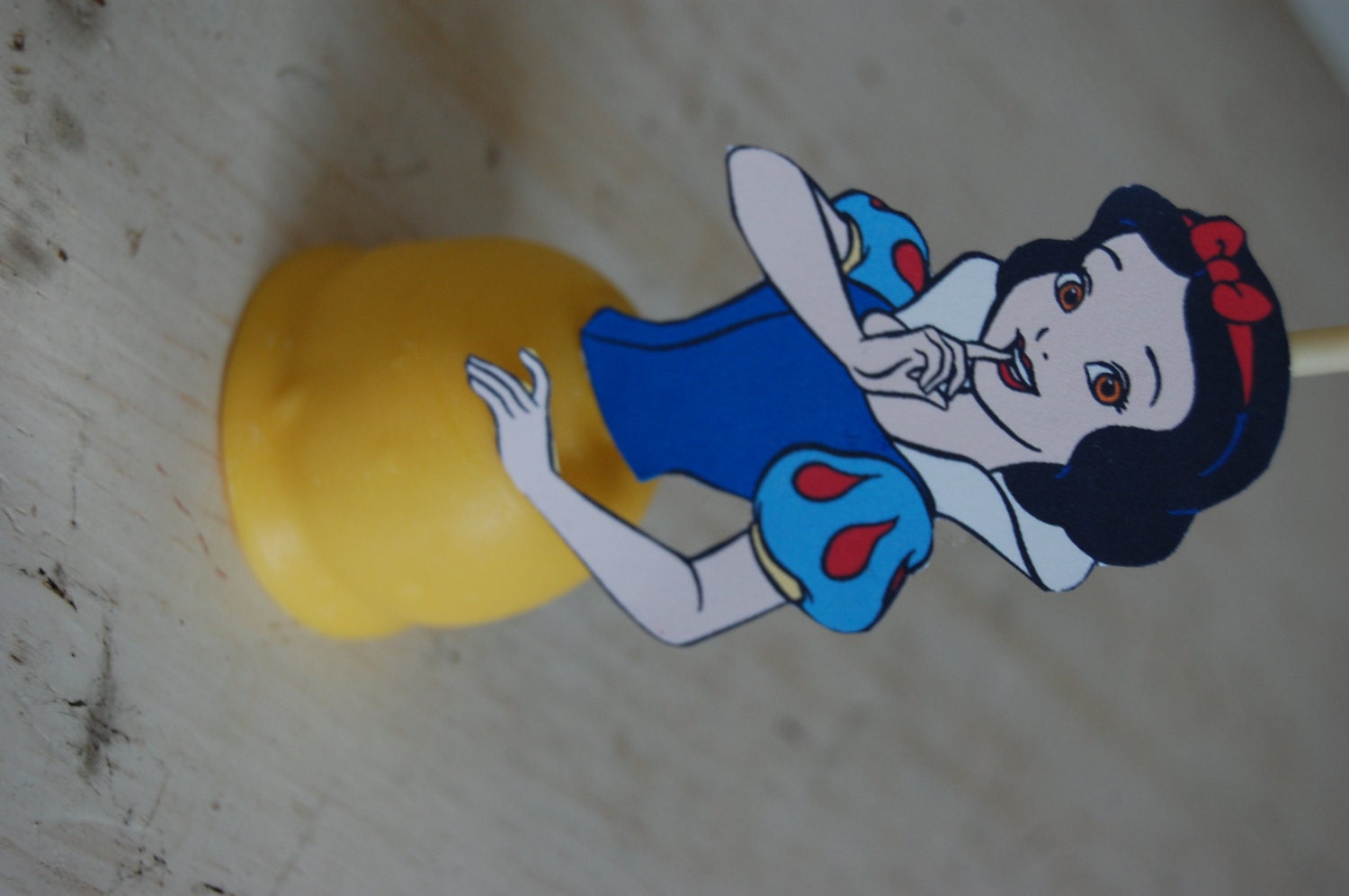 Snow White Cake Pops