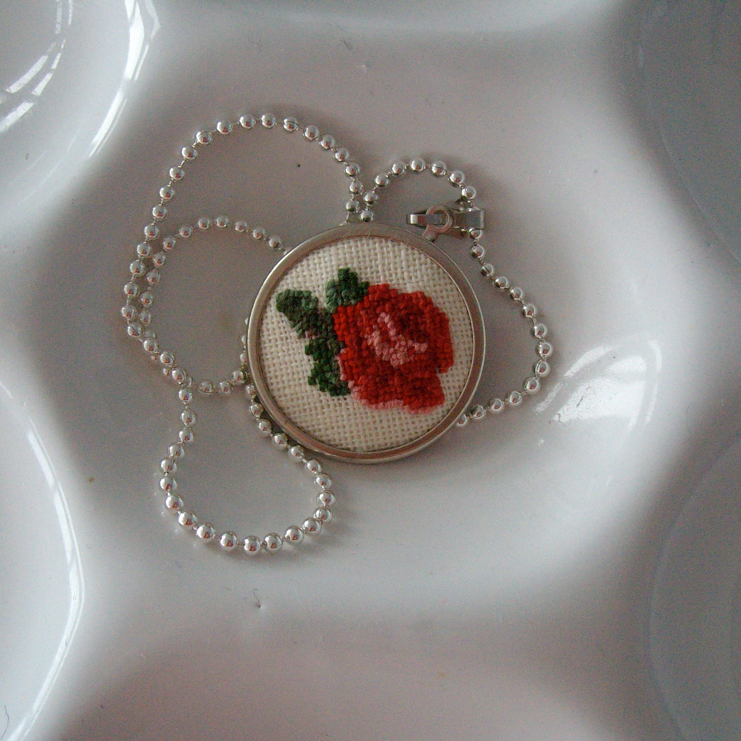 Cross stitch pendant, rose pendant, embroidered pendant, needlecraft necklace, pink and red rose necklace