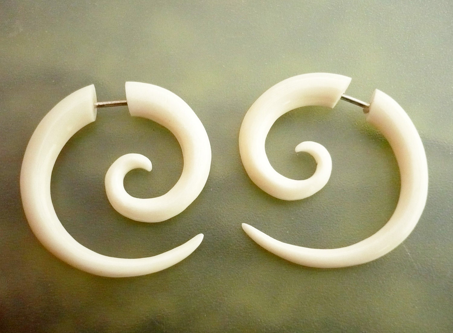 Bone Fake Gauge Bone Earrings White Spiral Tribal Earrings - Gauges Plugs Bone Horn - FG009 B