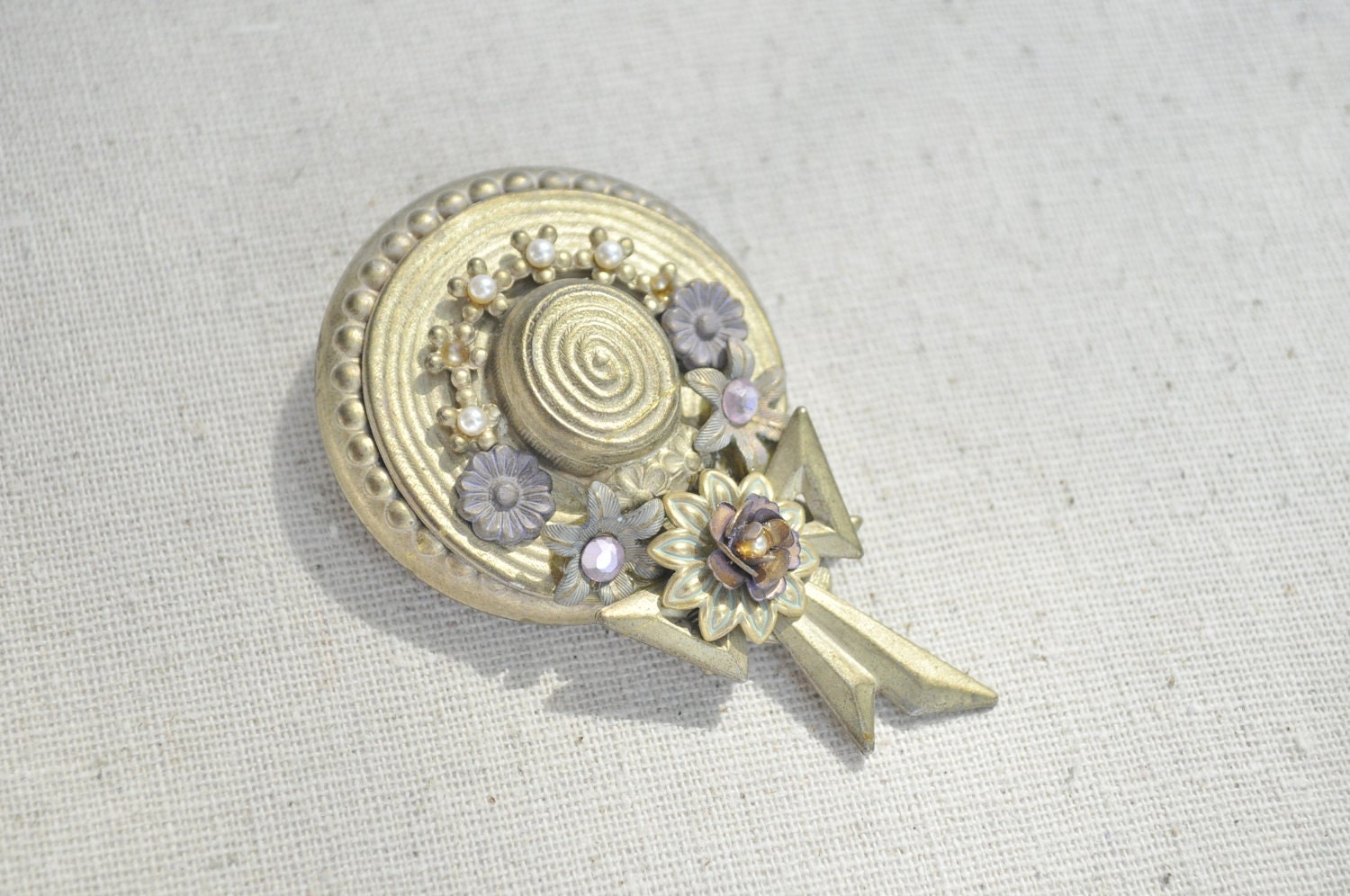 Kitsch Retro Ladies Hat w Flower Ribbon Pin Brooch