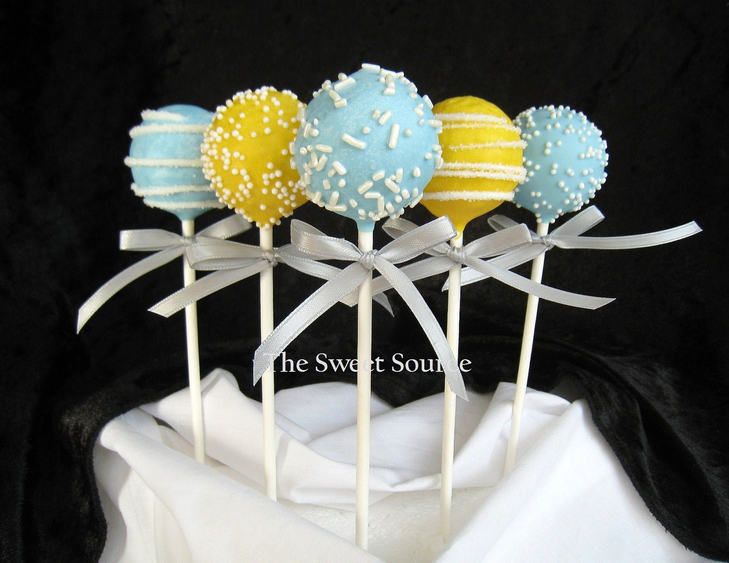 Wedding Cake Pops: Premium Cake Pops Made to Order with High Quality Ingredients.