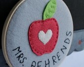 Embroidery Hoop Art. Personalized Teacher's Gift. Felt Apple with Heart Applique. Wall Art by Catshy Crafts.