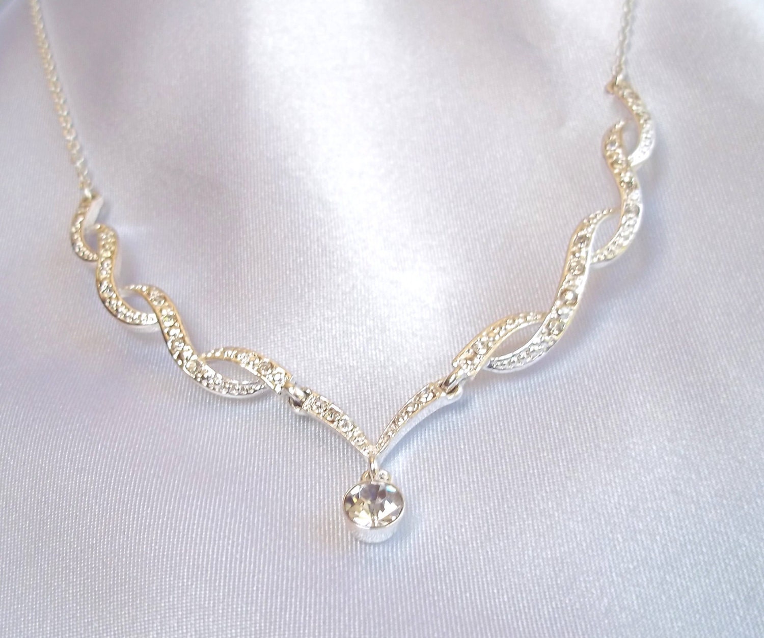 Vintage Necklace of Clear Rhinestones and Silver