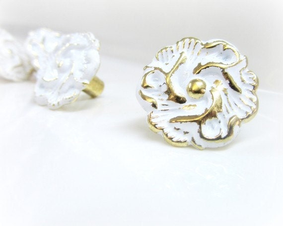 Shabby and Chic Cabinet Knob / 1 Inch Diameter / White and Brass Floral Pull
