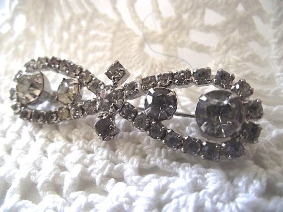 Vintage Rhinestone Pin Brooch victorian Revenge infinity style design