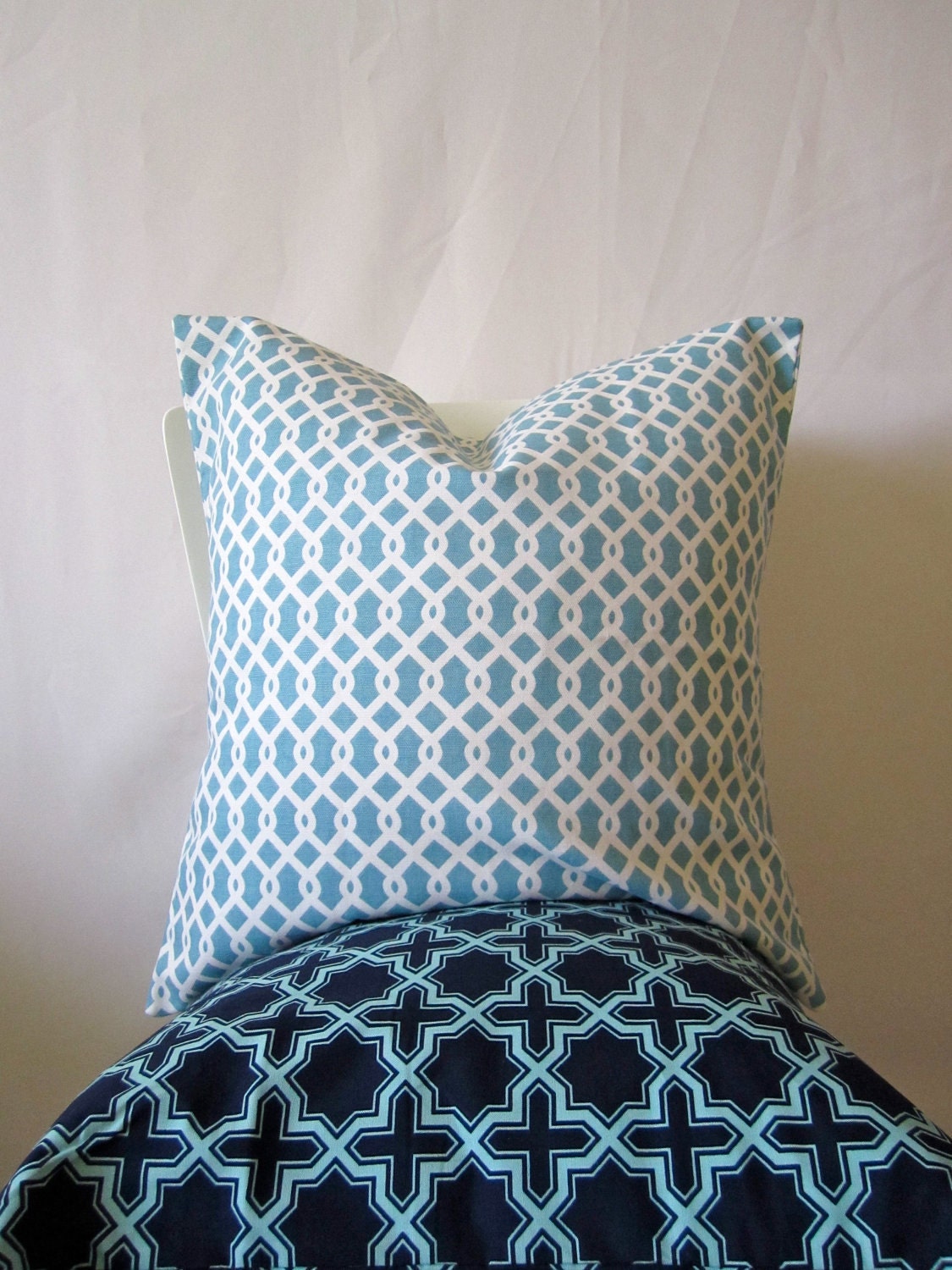 18 inch throw pillow cover, Tiffany's blue, aqua, light teal, color. Loopy pattern, modern print. For indoor use.