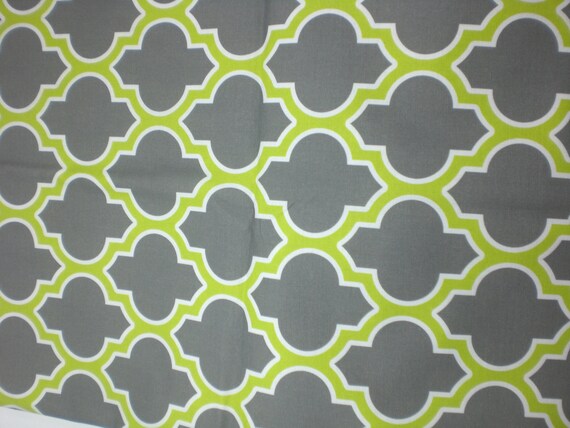 Moroccan Lattice Quatrefoil Fabric Quarter - gray