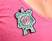 Je suis le frog. Pin / brooch. Wearable art badge