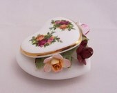 Royal Albert Old Country Roses Capiodamonte Heart, 1960s, English Vintage