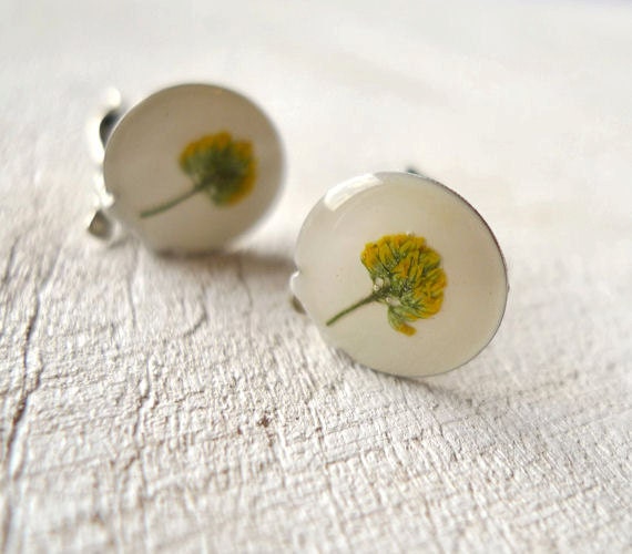Pressed Flower Earrings - yellow flowers preserved in resin - handmade botanical jewelry