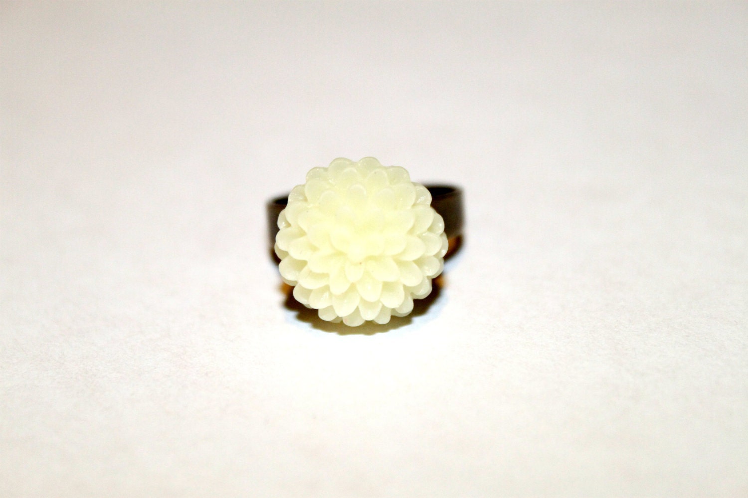 Chrysanthemum Ring - Translucent Cream