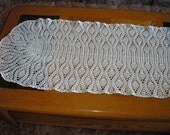 Long Pineapple White Runner/Doily