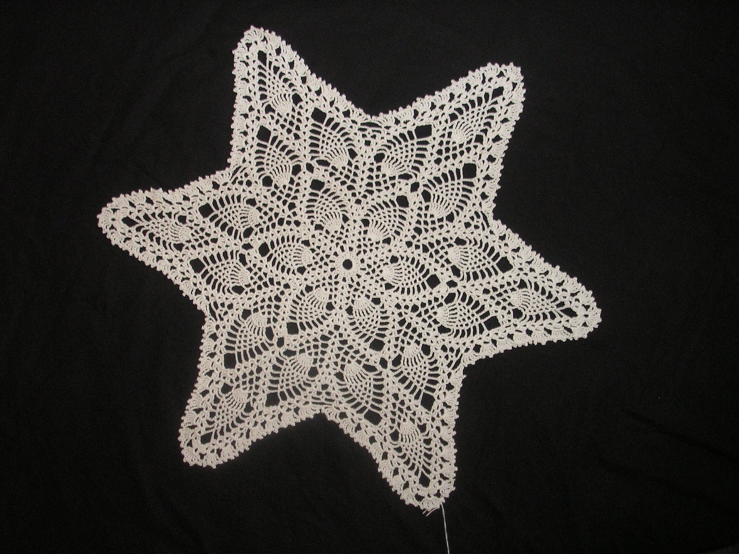 White Six Sided Pineapple Star Doily / Table Topper