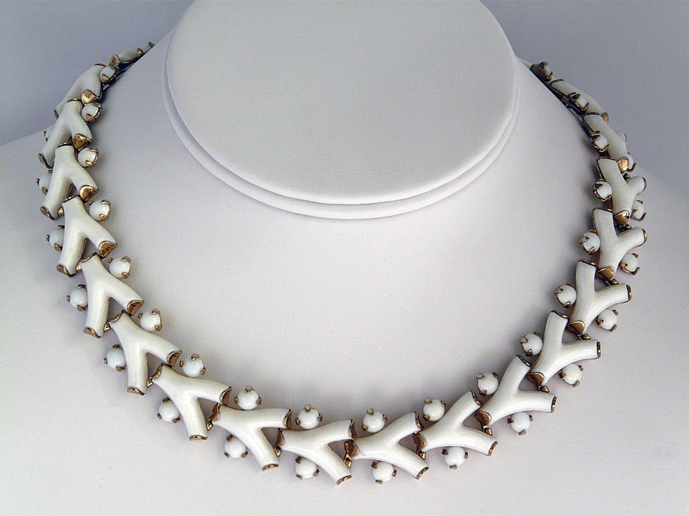 50s Trifari Alfred Phillipe 12K plated milk glass necklace