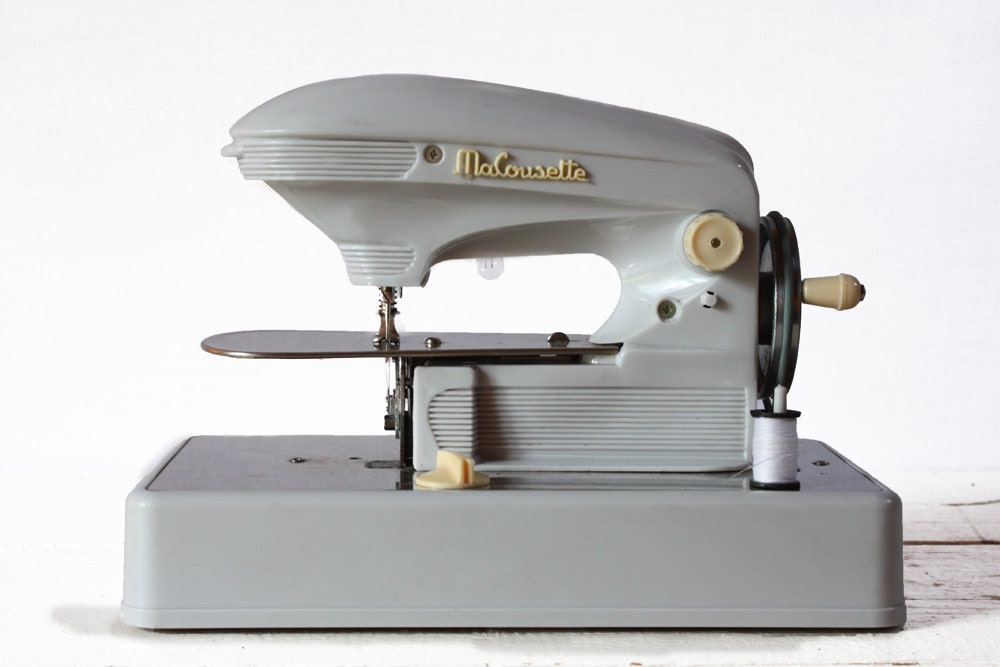 Lovely old french CHILD SEWING machine - Old Toy - Ma COUSETTE