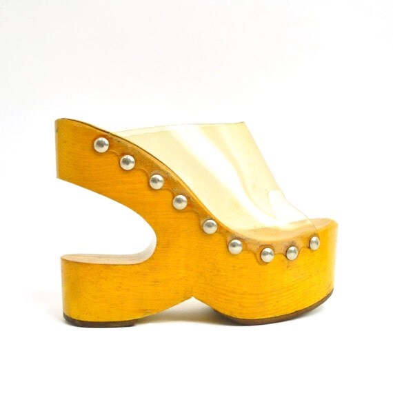 60s SCULPTURAL WOODEN PLATFORMS (Sabots / Kimel)