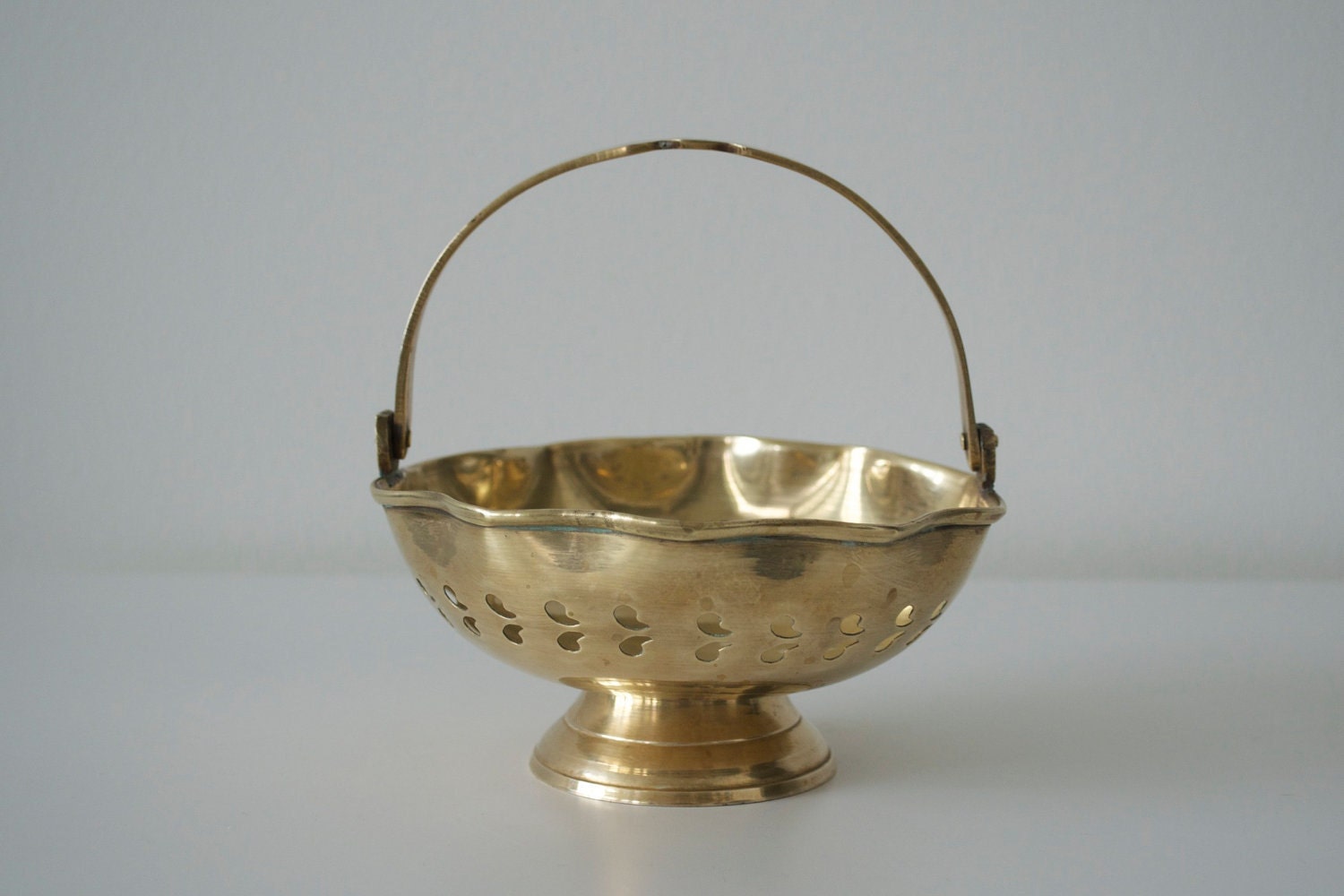 Vintage brass metal basket / bowl