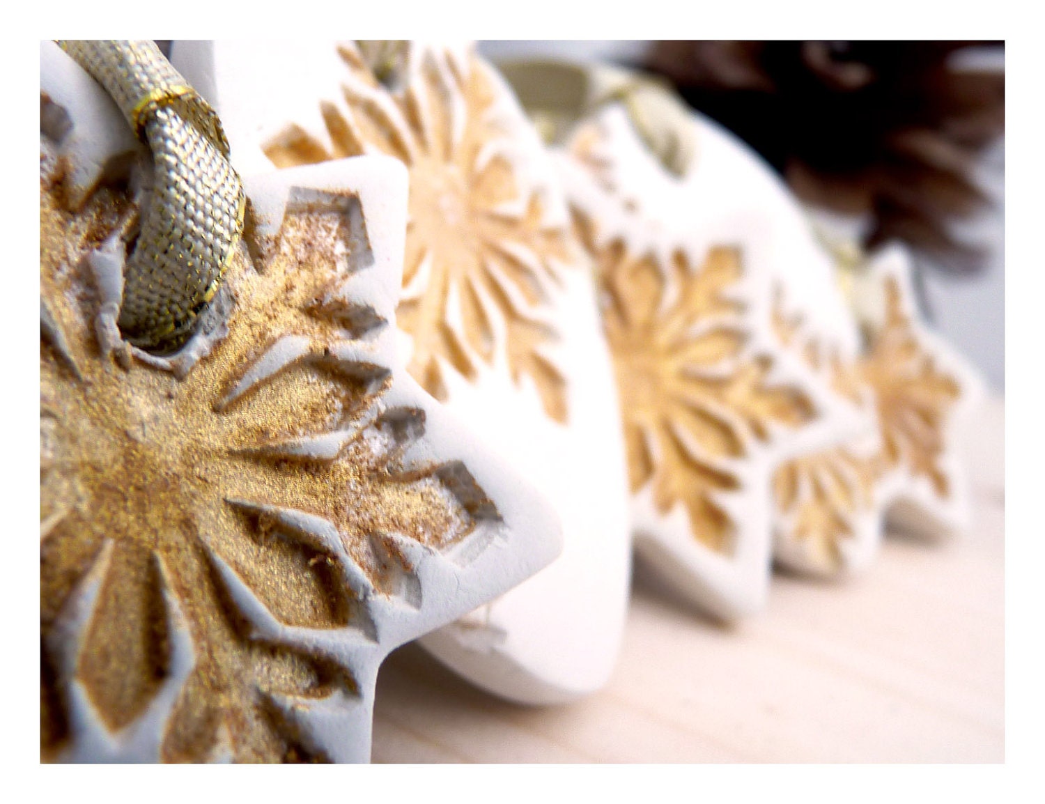 Gold dusted snowflake ornament. Cold porcelain. Set of 5