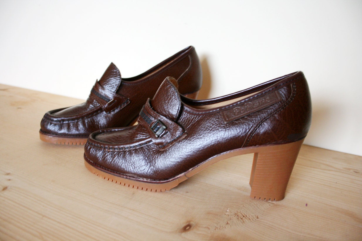 Vintage 70s Chocolate Brown Rubber Sole Leather Loafer High Heels Size 9.5