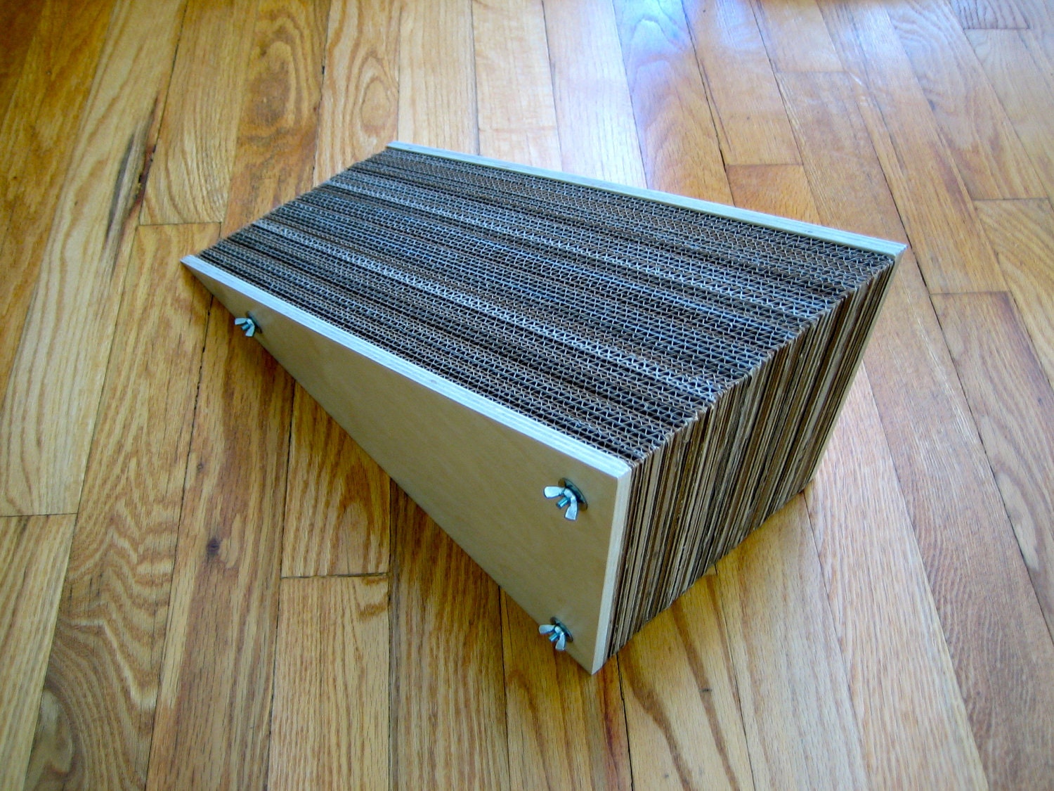 Modern Cat Scratcher
