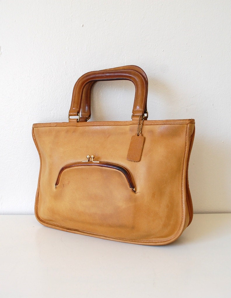 Very Rare 60s COACH Vintage Watermelon Kisslock Cashin Tote Bag in Tan