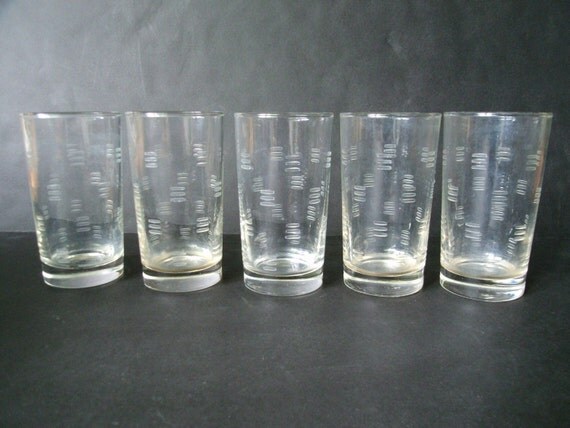 REDUCED Vintage Set of 5 Etched Drinking Glasses by QueenChlorine