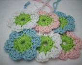 Crocheted flowers 6 pieces with hangingloop soft shades