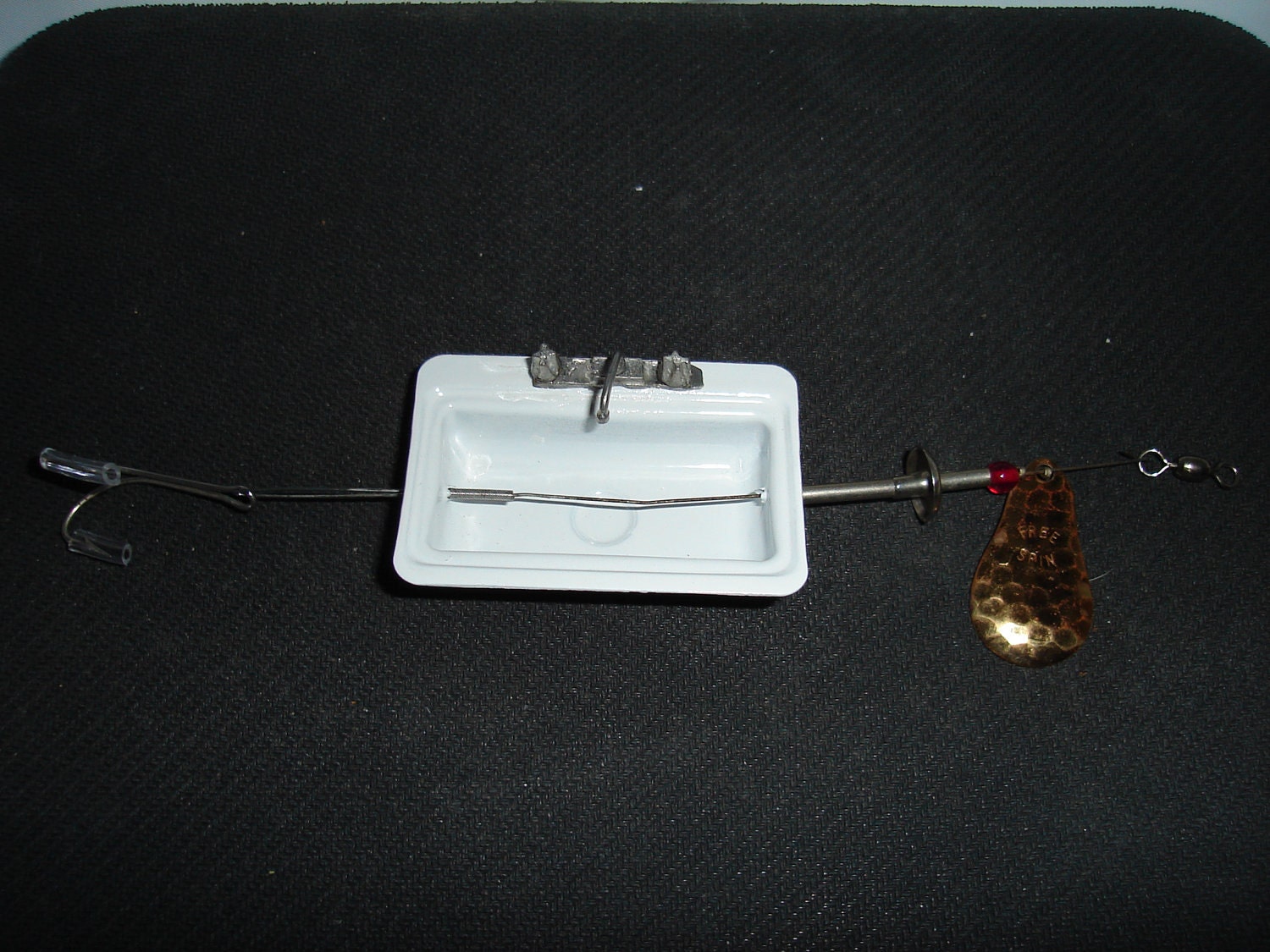 Metal Kitchen Sink humorous fishing Lure novelty bait for tackle box or gag gift