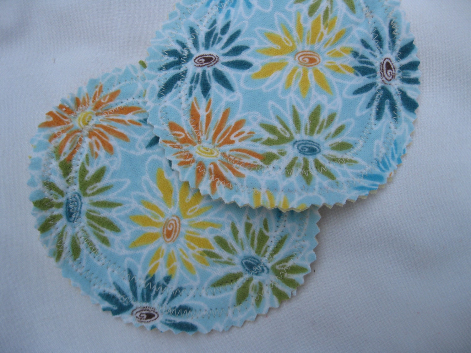 Pretty As A Daisy Washable Cloth Nursing Pads