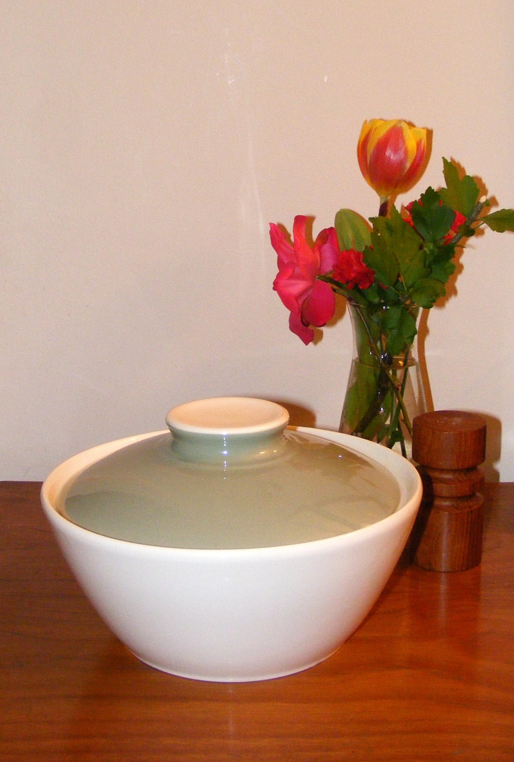 Harkerware LARGE COVERED CASSEROLE, Soup or Serving Bowl Ceramic