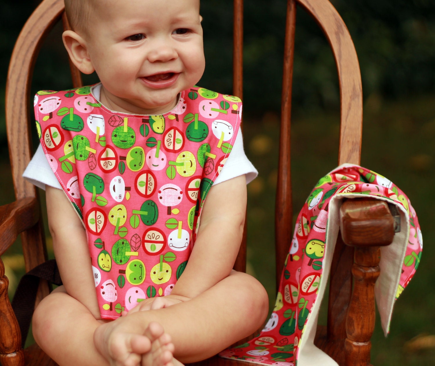 baby bib and burp cloth set.  apples.  baby girl.