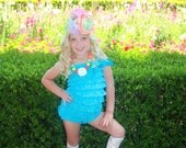 Neon Bright is an adorable chunky bubblegum style necklace with a Flower Pendant...