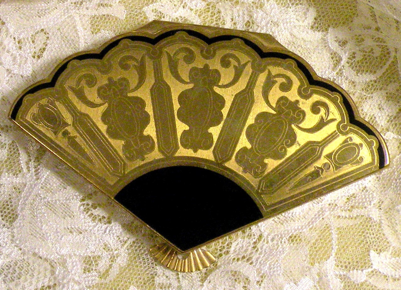 Powder Compact Henriette Fan Compact Mirror