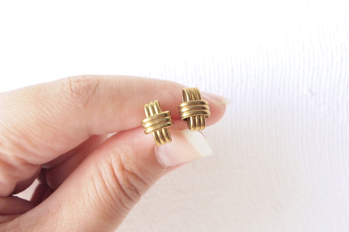 Everyday Earrings : Simple Knot Stud Earrings