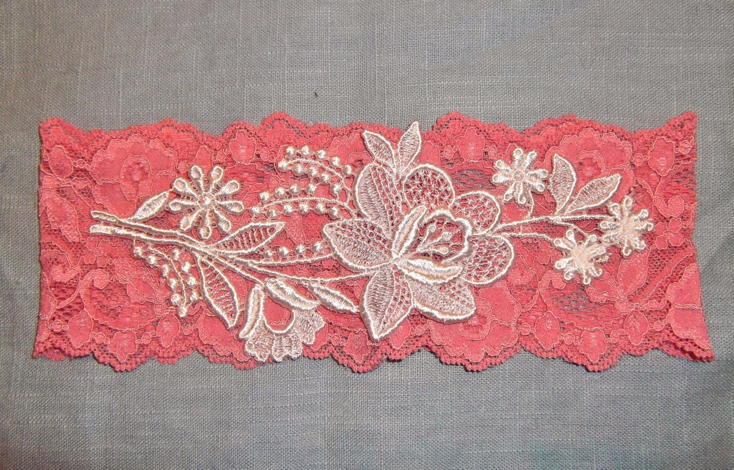 Pink lace garter - floral applique