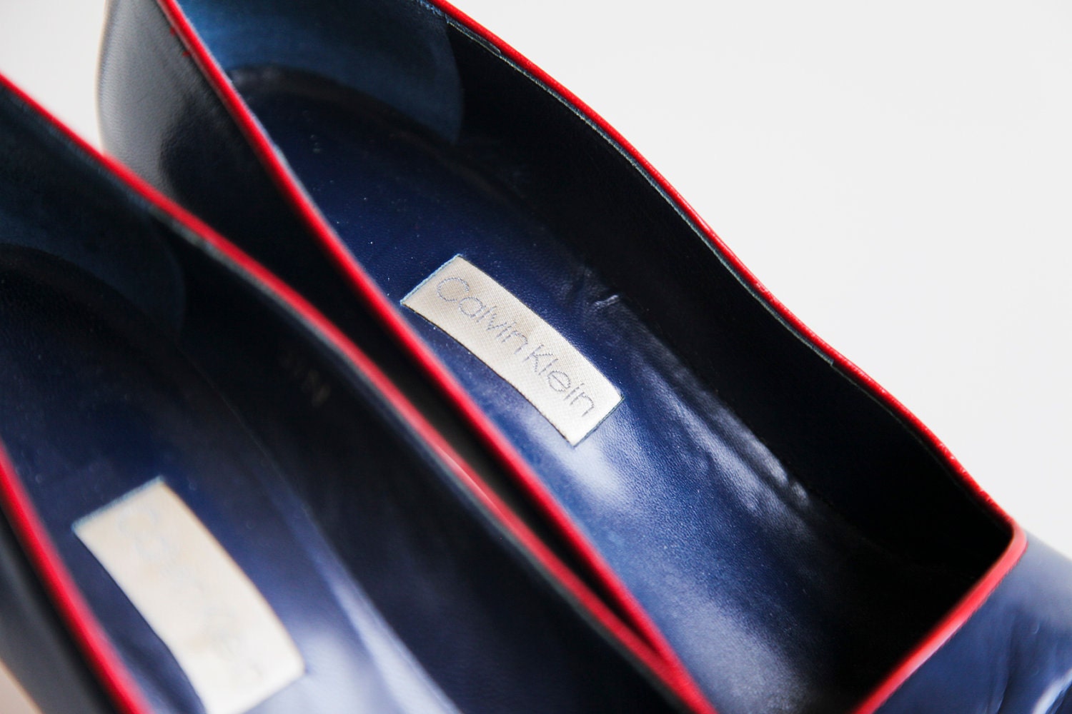 Vintage Nautical Calvin Klein Navy Pumps with Red Cap Toe and Piping Size 8.