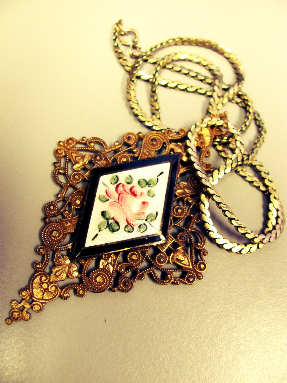 Large Diamond Shaped Filigree//Floral Pendant Gold Necklace