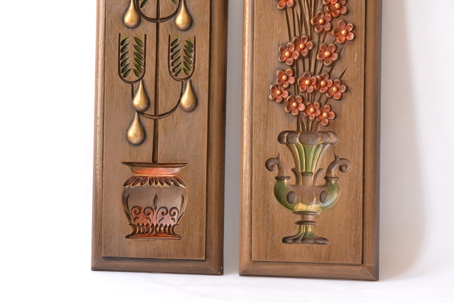 Retro faux-wood wall hangings