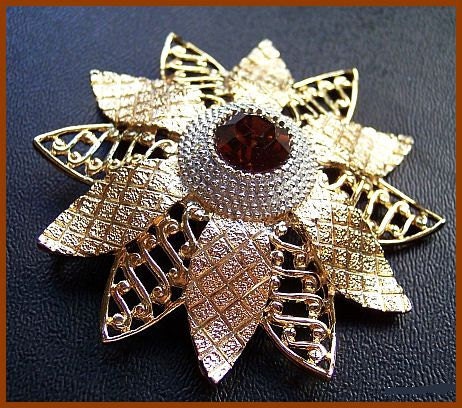 Vintage Brooch Pin Champagne Root Beer Rhinestone Gold Silver Metal Flower Design 2 3/4" VG