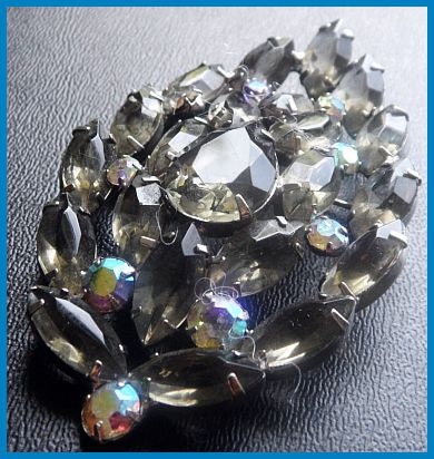 Vintage Juliana D&E Confirmed Brooch w Smoky Gray AB Rhinestones 2 Dimensional BIG 3" EX