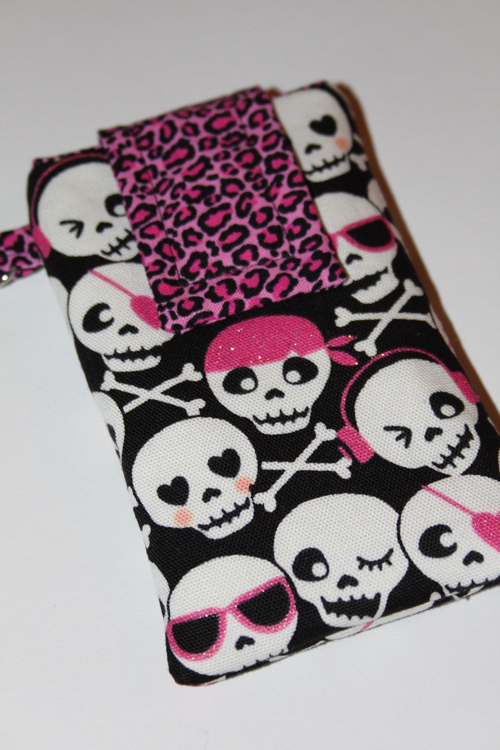 iPhone case / HTC case / Droid case - Pirate-skulls