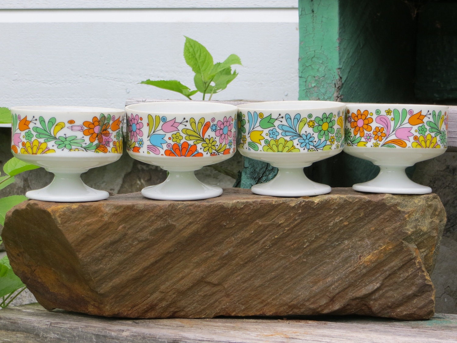 4 Vintage Mod Flower Power Footed Bowls - Japan 1970's