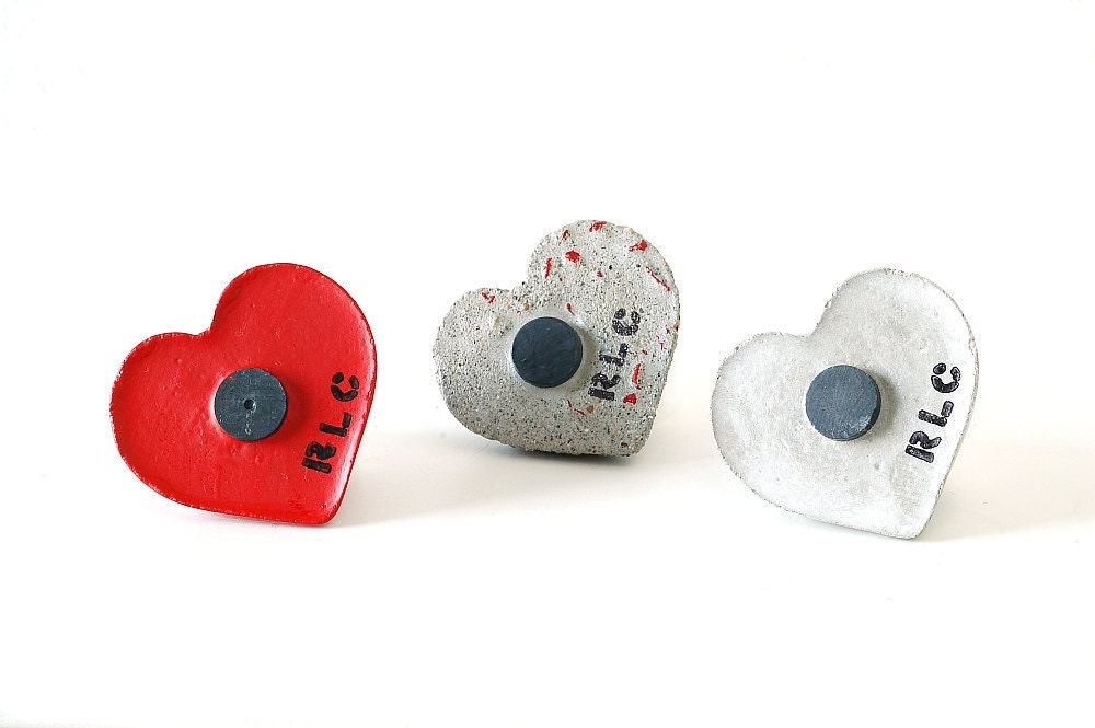 Red Sweet Heart Magnets, concrete, set of three, red, natural and washed red gravel - 12-008