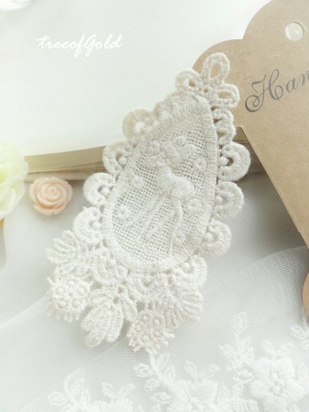 Lace Appliques, Ivory Lace Appliques Embellishment Deer Reindeer Lace, Jewelry and Craft Making, 2 pcs of 90mm x 50mm (ANG1002)