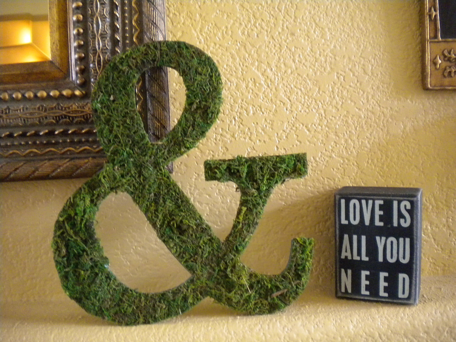 Moss Ampersand