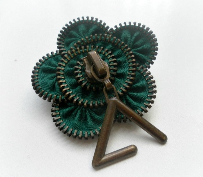 Vintage Flower Brooch , Zipper Pin., green, YKK Zipper , eco friendly, size Approx 2,6 in/ 6,5 cm.-  recycled jewelry