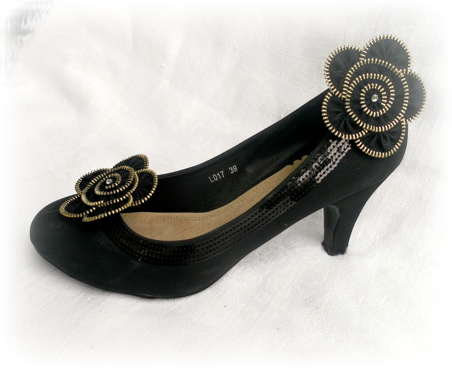 Zipper flower shoe clip, Zipper flower, black metal zipper, black Flower Shoe Clips, size Approx 2,6 in/ 6,5 cm.- recycled jewelry