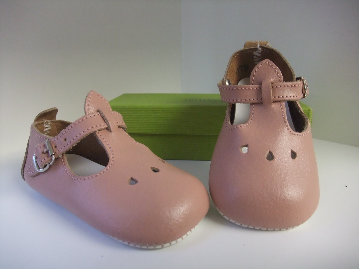 Vintage Baby Girl Shoes, Mary Jane Style, Dusty Rose Pink, Size 1, La Parisette