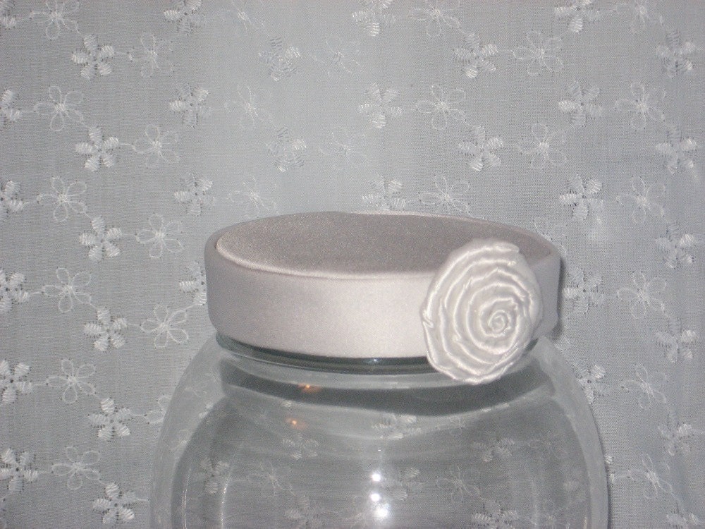 White Rose mini hat hair piece fascinator for special occassion, photo shoot, birthday and tea party, girl dress up